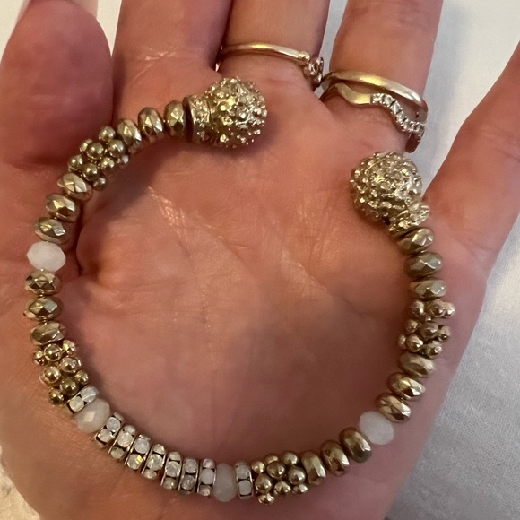 Beaded adjustable cuff bracelet - Picture 5 of 6